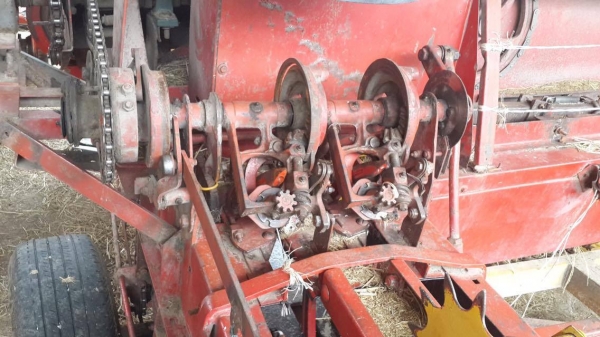 เครื่องอัดฟางพร้อมใช้ นิวฮอนแลน 276 เลิกกิจการ