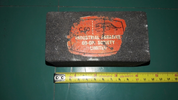 ขายหินขัดพื้น ลับมีดตราเสือขนาดยาว4"&times;กว้าง2"&times;หนา2".รุ่นเหลี่ยมสั้น