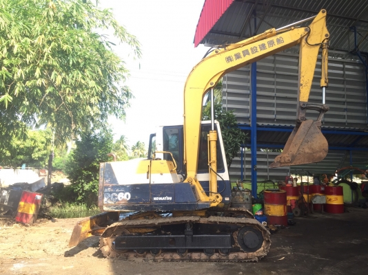 ขาย KOMATSU PC60-6  รถสวย  เครื่องปั๊มดี  ระบบคล่อง..ลองระบบกันได้ทุกวัน  โทร 089-7462641  สุวรรณี