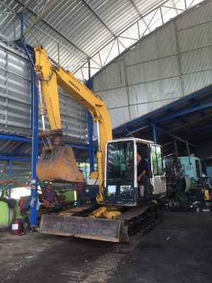 ขาย KOMATSU PC60-6  รถสวย  เครื่องปั๊มดี  ระบบคล่อง..ลองระบบกันได้ทุกวัน  โทร 089-7462641  สุวรรณี