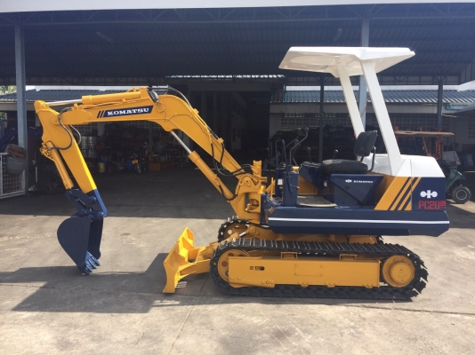 รถขุด Komatsu PC20-5 มือสองนำเข้าจากญี่ปุ่น ทำสีใหม่ พร้อมใช้งาน