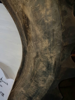 ยางรถไถบริดสโตน ขนาด 16.9/14-20 สภาพ 80\% จำนวน 1 คู่ ยางรถไถบริดสโตน ขนาด 16.9/14-20 สภาพ 80\% จำนวน 1 คู่