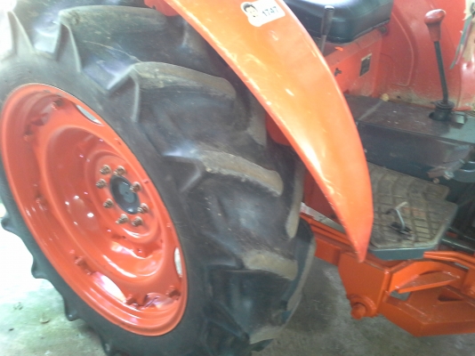 ขาย แทรกเตอร์ KUBOTA M6040