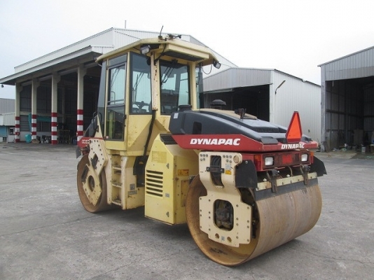 Dynapac (Tandem Roller) รุ่น : CC232 S/No : 61910748 ปี : 2003 ชั่วโมงทำงาน : 4694 Dynapac (Tandem Roller) รุ่น : CC232 S/No : 61910748 ปี : 2003 ชั่วโมงทำงาน : 4694