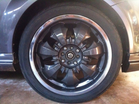 แม็กขอบ18 et45กว้าง7ครึ่งพร้อมยาง 225 45 18 ปี13