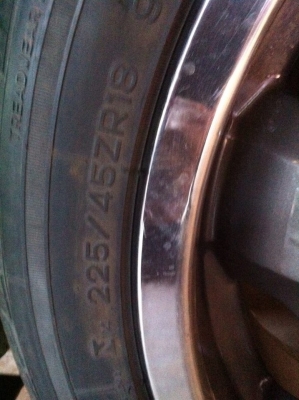 แม็กขอบ18 et45กว้าง7ครึ่งพร้อมยาง 225 45 18 ปี13