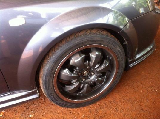 แม็กขอบ18 et45กว้าง7ครึ่งพร้อมยาง 225 45 18 ปี13