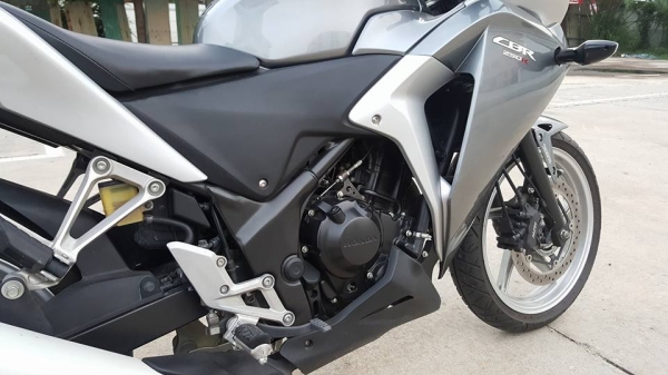 HONDA CBR250R ตัว TOP มี ABS วิ่งน้อย 9,XXX KM ฟรีค่าโอน