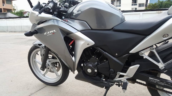 HONDA CBR250R ตัว TOP มี ABS วิ่งน้อย 9,XXX KM ฟรีค่าโอน
