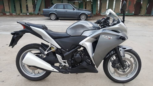 HONDA CBR250R ตัว TOP มี ABS วิ่งน้อย 9,XXX KM ฟรีค่าโอน