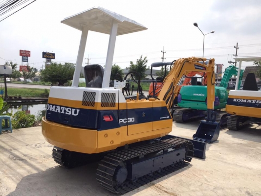 รถขุด KOMATSU PC30-6 ทำสีใหม่ นำเข้ามือสองญี่ปุ่น
