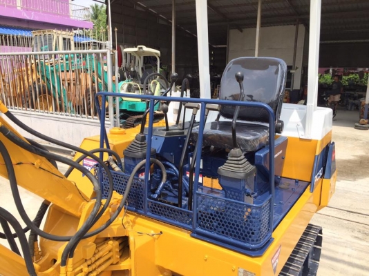 รถขุด KOMATSU PC30-6 ทำสีใหม่ นำเข้ามือสองญี่ปุ่น
