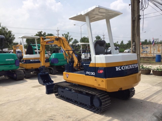 รถขุด KOMATSU PC30-6 ทำสีใหม่ นำเข้ามือสองญี่ปุ่น