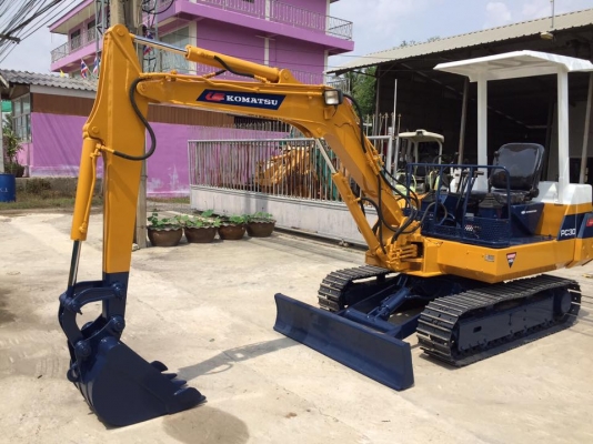 รถขุด KOMATSU PC30-6 ทำสีใหม่ นำเข้ามือสองญี่ปุ่น