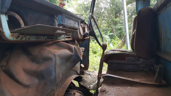 ขายตามสภาพ เทนเลอร์ 10 ล้อ หัวยาว เพลาเดียว ไม่มีทะเบียน เครื่อง PD6 230 แรงม้า ช่วงล่างใหญ่ HINO KT920 เบรคลมดัน