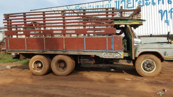 ขาย 10 ล้อ หัวยาว 2 เพลา ไม่มีทะเบียน ช่วงล่าง ROCKY 175 เครื่อง 6BD1 165 แรงม้า คัสซีสวยตลอดเส้น มีสโลว์กลาง พวงมาลัยพาวเวอร์ ราคาต่อรองได้ครับ