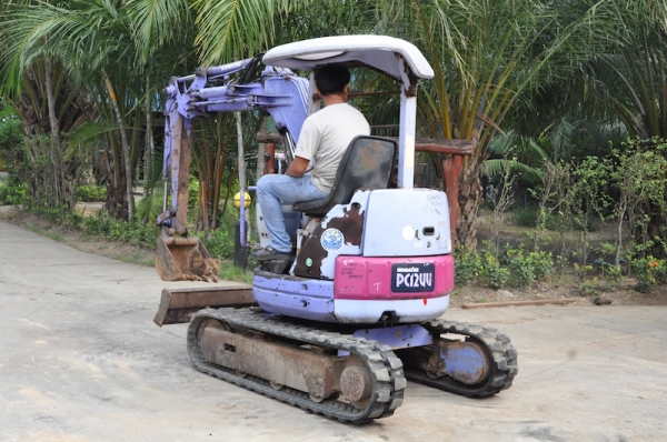 ขายแบคโฮ KOMATSU PC12uu (เท่าpc20) ปีใหม่ สวยเดิมจากญี่ปุ่น ทำงานสมบูรณ์ทุกระบบ รับรองไม่ผิดหวัง 185,000 เท่านั้น!!