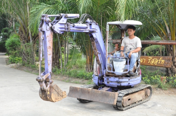 ขายแบคโฮ KOMATSU PC12uu (เท่าpc20) ปีใหม่ สวยเดิมจากญี่ปุ่น ทำงานสมบูรณ์ทุกระบบ รับรองไม่ผิดหวัง 185,000 เท่านั้น!!