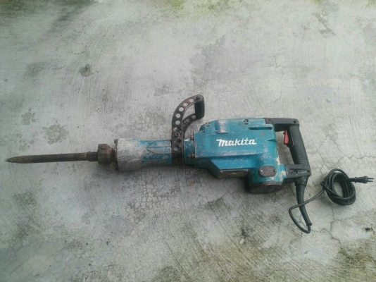 สว่านแย๊กตัวใหญ่ makita รุ่น HM1306 สภาพพร้อมใช้งานเลย