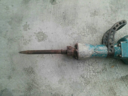 สว่านแย๊กตัวใหญ่ makita รุ่น HM1306 สภาพพร้อมใช้งานเลย สว่านแย๊กตัวใหญ่ makita รุ่น HM1306 สภาพพร้อมใช้งานเลย