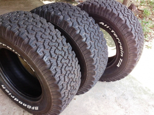 .ขายถูกเส้นละ 6,500.- ยาง BF goodrich AT KO. 285 70 R17 สถาพน้องๆ ป้ายแดง ปี14 ซื้อจากร้าน V.V.P. เส้นละ 13,500.- ลงพื้น 25 เดือน 5 ปี15