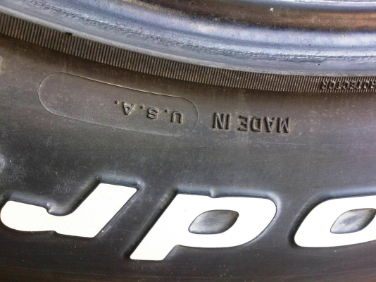 .ขายถูกเส้นละ 6,500.- ยาง BF goodrich AT KO. 285 70 R17 สถาพน้องๆ ป้ายแดง ปี14 ซื้อจากร้าน V.V.P. เส้นละ 13,500.- ลงพื้น 25 เดือน 5 ปี15