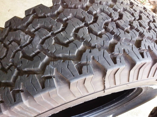 .ขายถูกเส้นละ 6,500.- ยาง BF goodrich AT KO. 285 70 R17 สถาพน้องๆ ป้ายแดง ปี14 ซื้อจากร้าน V.V.P. เส้นละ 13,500.- ลงพื้น 25 เดือน 5 ปี15