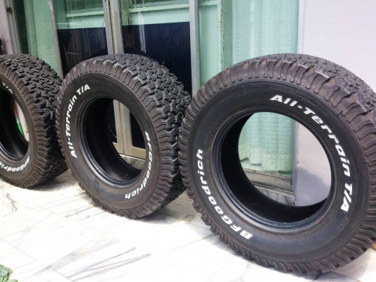 .ขายถูกเส้นละ 6,500.- ยาง BF goodrich AT KO. 285 70 R17 สถาพน้องๆ ป้ายแดง ปี14 ซื้อจากร้าน V.V.P. เส้นละ 13,500.- ลงพื้น 25 เดือน 5 ปี15