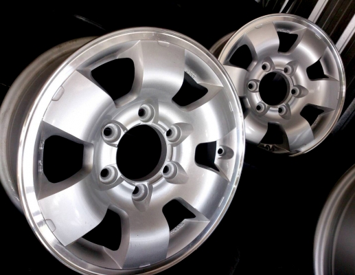 ล้อแม็กกระบะ นิสสัน ฟรอนเทียร์ 6 รู 139 ขอบ 15 4วง สภาพดีสีใหม่สวยใส่ได้ทุกรุ่น