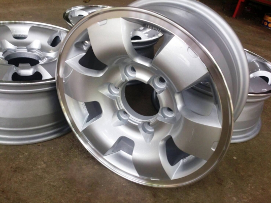 ล้อแม็กกระบะ นิสสัน ฟรอนเทียร์ 6 รู 139 ขอบ 15 4วง สภาพดีสีใหม่สวยใส่ได้ทุกรุ่น