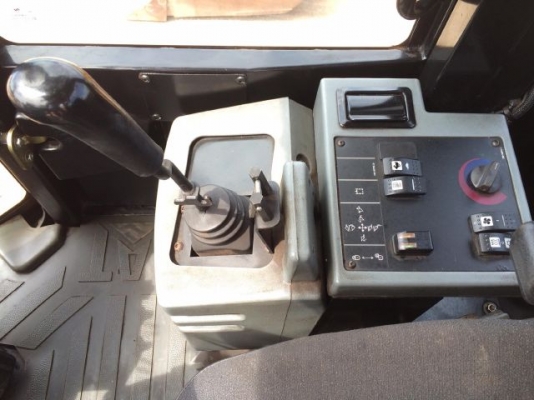 ขายรถตักล้อยาง CAT 910H ปี 2011 รถนอกนำเข้าเองจากญี่ปุ่น สภาพสวยพร้อมใช้ มีVDOการทำงานครับ