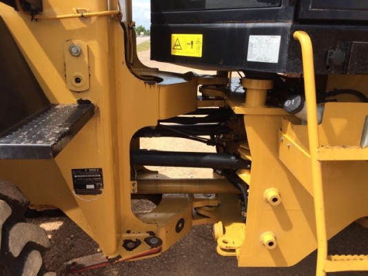 ขายรถตักล้อยาง CAT 910H ปี 2011 รถนอกนำเข้าเองจากญี่ปุ่น สภาพสวยพร้อมใช้ มีVDOการทำงานครับ