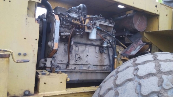 ขายรถบด โบแม็กสั่น สะเทื่อน ล้อเลียบ  สองเพลา  เอกสารเล่มทะเบียน ขายไม่แพงครับ