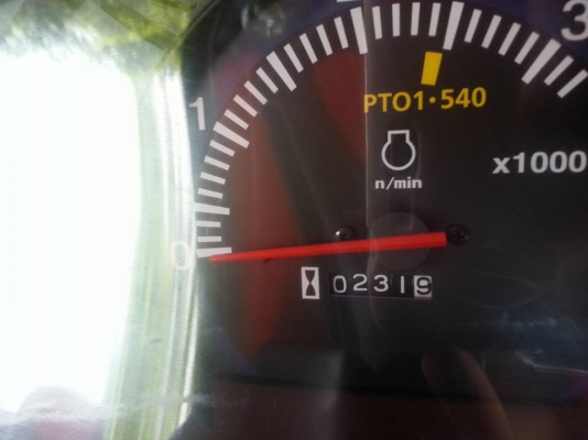 คูโบต้า L3208SP 4 WD ติดตั้งชุดใบมีดดันหน้าใหม่ ผานหลังใหม่ ทำงาน 281 ชั่วโมง สีเดิมโรงงาน 100 เปอร์เซ็น