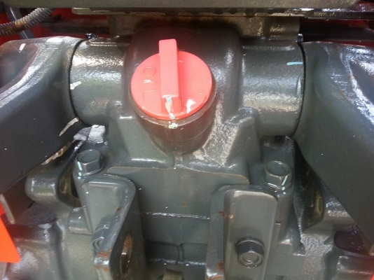 คูโบต้า L3208SP 4 WD ติดตั้งชุดใบมีดดันหน้าใหม่ ผานหลังใหม่ ทำงาน 281 ชั่วโมง สีเดิมโรงงาน 100 เปอร์เซ็น