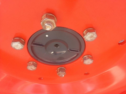 คูโบต้า L3208SP 4 WD ติดตั้งชุดใบมีดดันหน้าใหม่ ผานหลังใหม่ ทำงาน 281 ชั่วโมง สีเดิมโรงงาน 100 เปอร์เซ็น