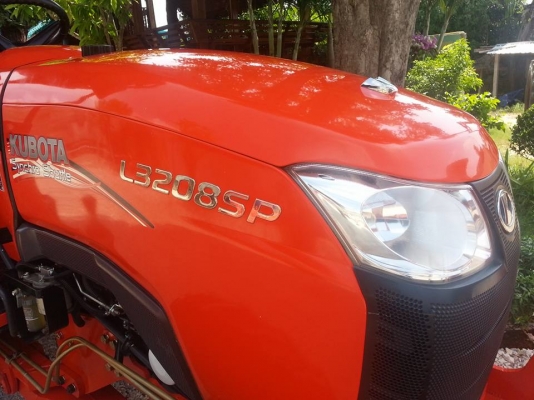 คูโบต้า L3208SP 4 WD ติดตั้งชุดใบมีดดันหน้าใหม่ ผานหลังใหม่ ทำงาน 281 ชั่วโมง สีเดิมโรงงาน 100 เปอร์เซ็น