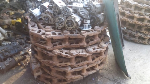 ขายโซ่ รถแมคโค ของโกเบโก้ ขายตามสภาพ  ของโล๊ะจาก อริยะ ขายถูกๆครับ