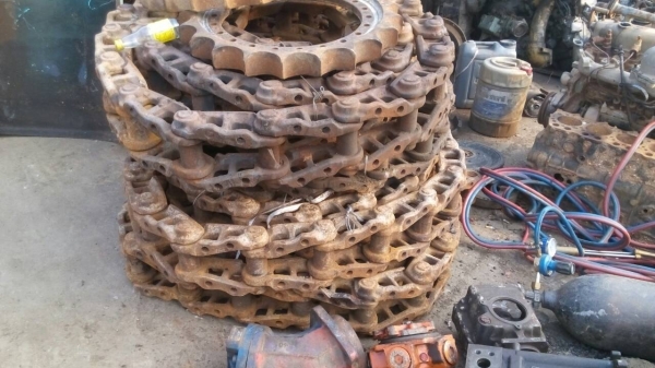 ขายโซ่ รถแมคโค ของโกเบโก้ ขายตามสภาพ  ของโล๊ะจาก อริยะ ขายถูกๆครับ