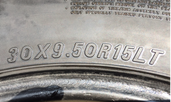 ยาง Mud Maxxis 30 9.5 R15 ปลายปี13 ดอกเยอะ ไม่มีปะ พร้อมใช้งาน ราคาไม่แพง