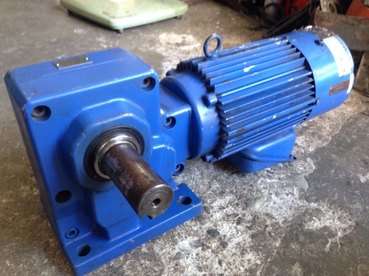 ขายมอเตอร์เกียร์ Hyponic drive Sumitomo 2HP. 380V มีระบบเบรคในตัว อัตราทด 1:60 สภาพสวย วิ่งนิ่ม พร้อมใช้งาน