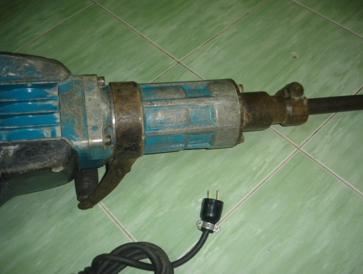 ขายMAKITA HM1317C เครื่องสกัดคอนกรีต 30mm(1-3/16 ) 1510W 17kg AVT