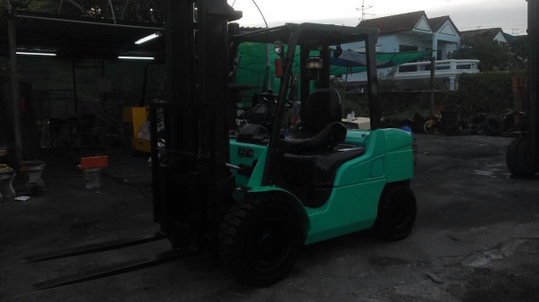 ขายโฟล์คลิฟ มิตซูบิชิ แกนเดีย 3ตัน เสา4เมตร เกียออโต้