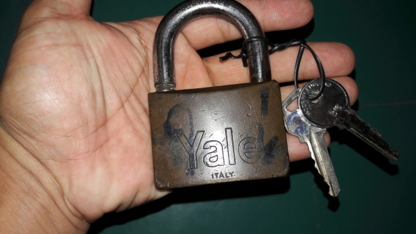 ขายแม่กุญแจทองเหลืองYALE Made in ITALY.ขนาด60 mm.มือสองสภาพใช้งาน