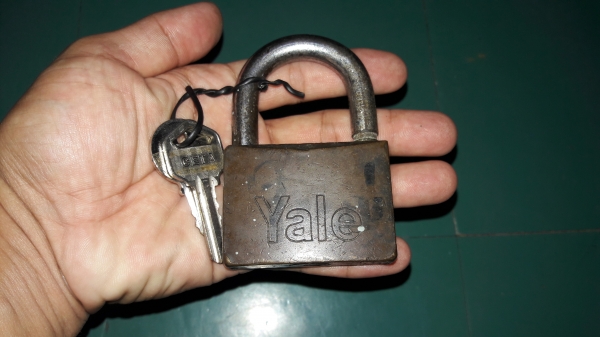 ขายแม่กุญแจทองเหลืองYALE Made in ITALY.ขนาด60 mm.มือสองสภาพใช้งาน