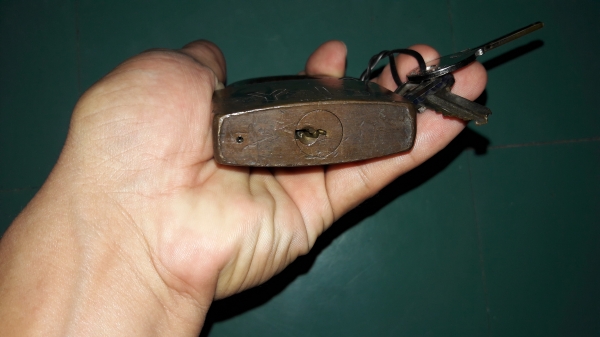 ขายแม่กุญแจทองเหลืองYALE Made in ITALY.ขนาด60 mm.มือสองสภาพใช้งาน