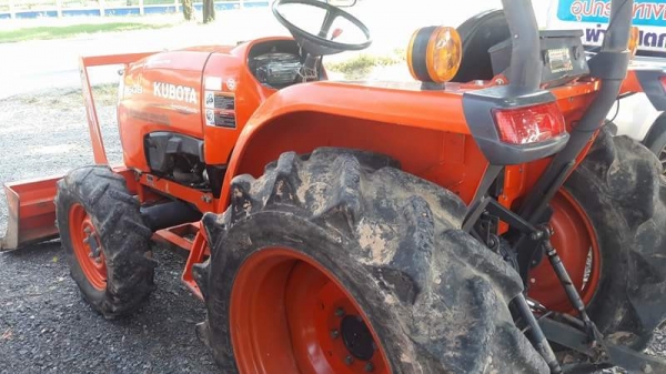 ขายรถไถL3608ใบมีดผาล4พร้อมใช้ครับ ขายรถไถL3608ใบมีดผาล4พร้อมใช้ครับ