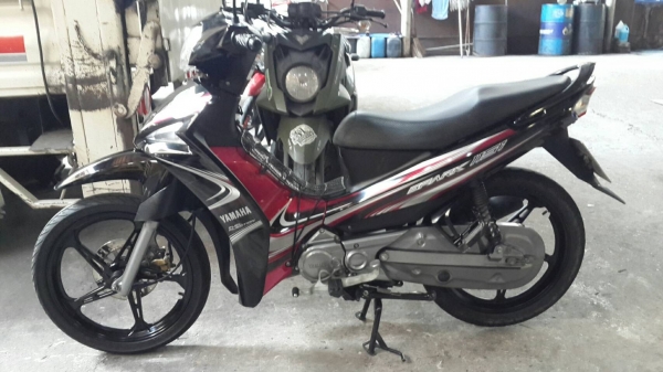 ขาย Yamaha Spark 115 i ล้อแม็ก สตาร์ทมือ ปี 58 เครื่องดีเดิมๆ สภาพภายนอกมีล้มด้านขวา มีรอยตามรูป เล่มพร้อมชุดโอน