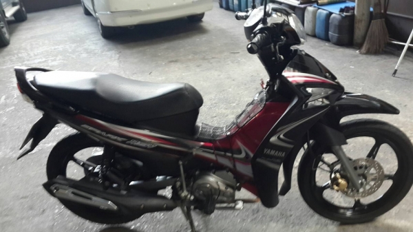 ขาย Yamaha Spark 115 i ล้อแม็ก สตาร์ทมือ ปี 58 เครื่องดีเดิมๆ สภาพภายนอกมีล้มด้านขวา มีรอยตามรูป เล่มพร้อมชุดโอน