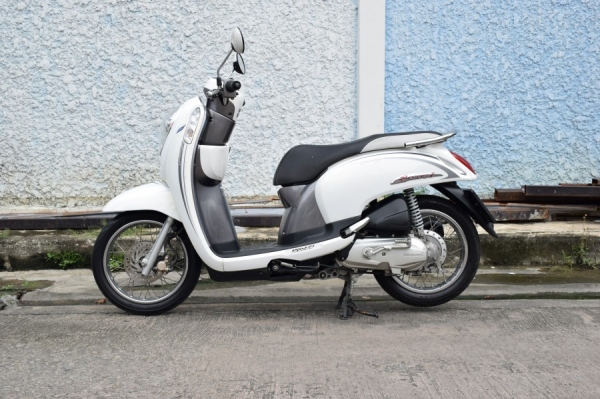 Scoopy i ลายพรีเมียม รถบ้านแท้ เล่มชุดโอนครบ ภาษีพรบถึงปี60
